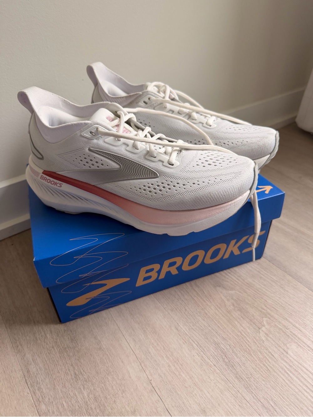 Brooks Glycerin GTS 23 running/walking sneakers